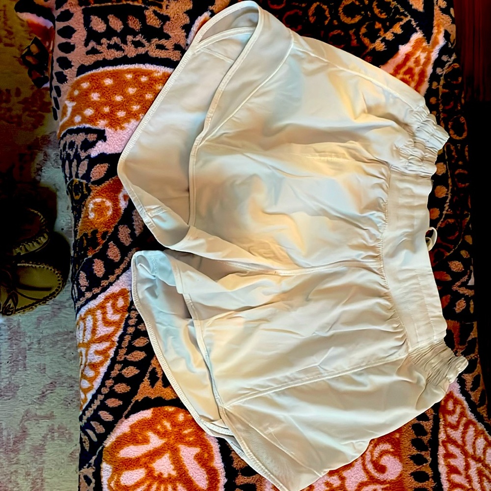 Lululemon size 10 hotty hot shorts white